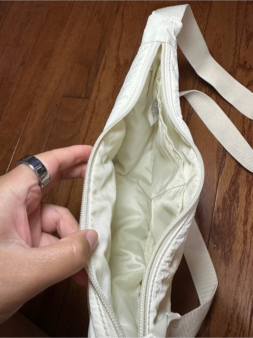 Uniqlo Cream Crescent Crossbody Bag - Picture 5 of 7